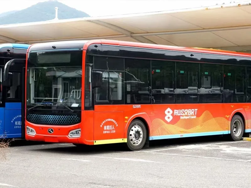 Zawór spustowy powietrza w autobusie pasażerskim
